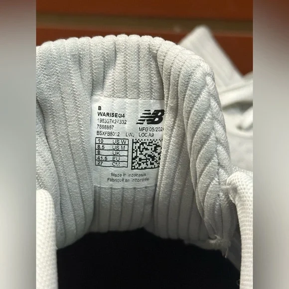 New Balance
Light Gray Athletic Sneakers - Picture 13 of 14